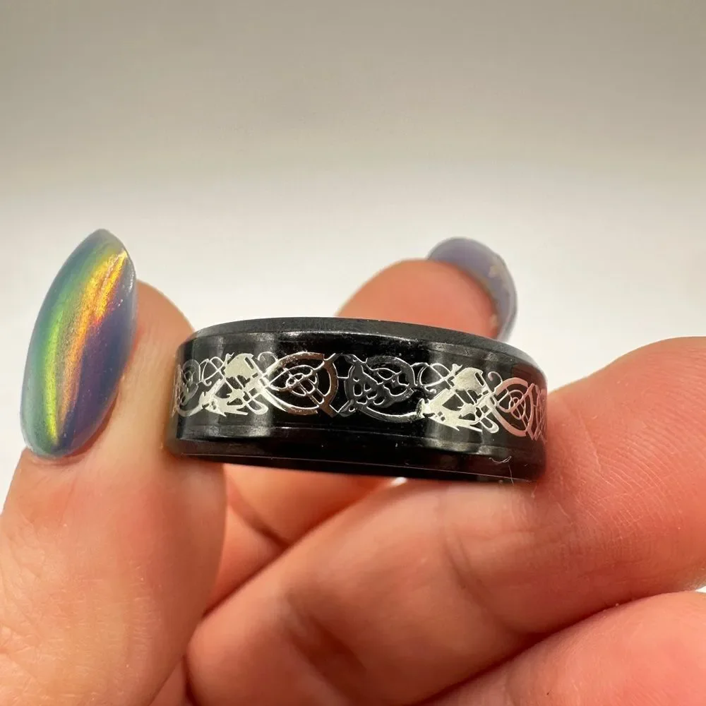 Men's 12.5, black polished‎ metal ring with resin and silver scroll center!